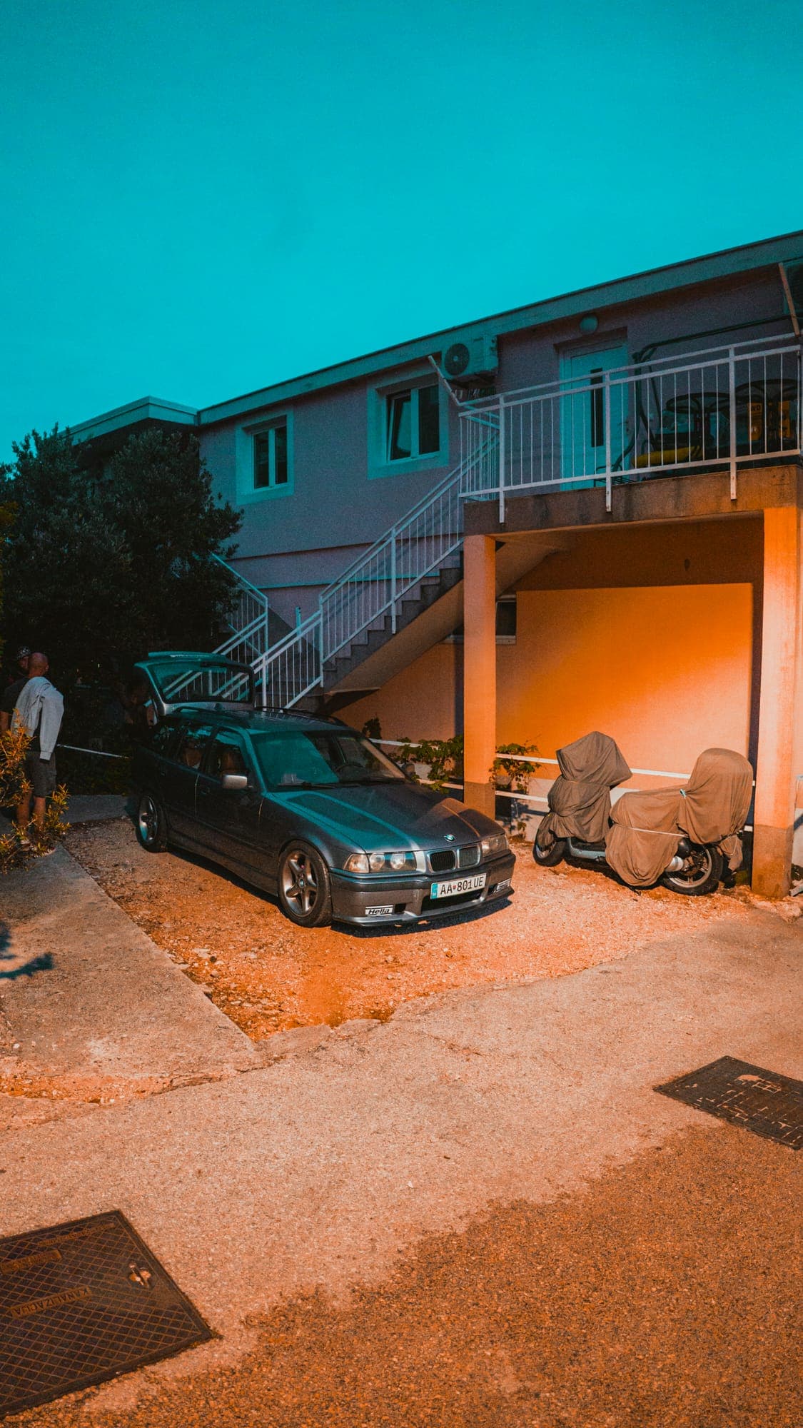 Auto zaparkované pred apartmánom